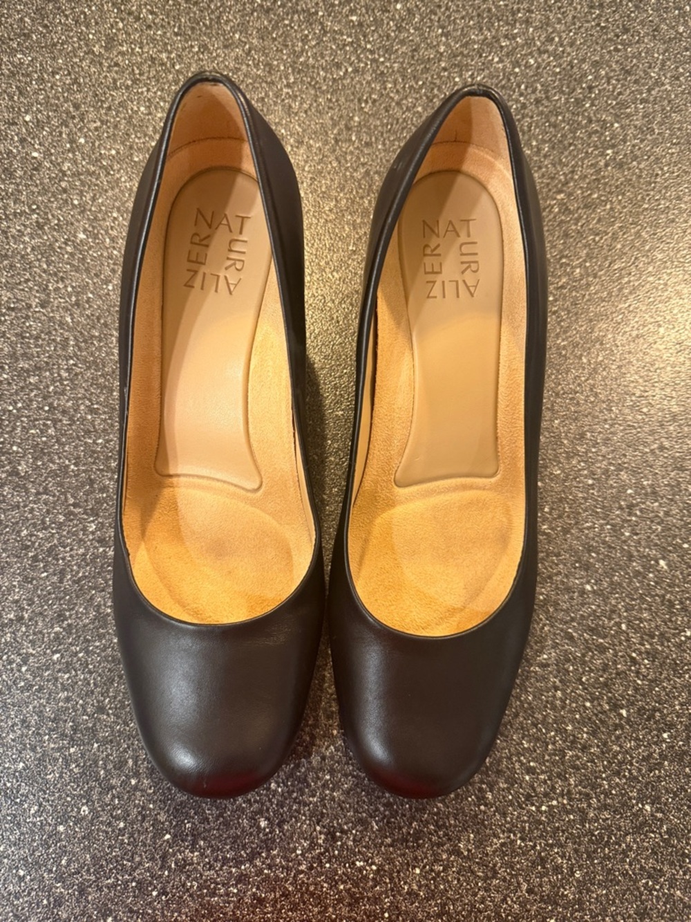 Women’s Naturalizer Black Round-Toe Leather Pumps - block heel - size 8W